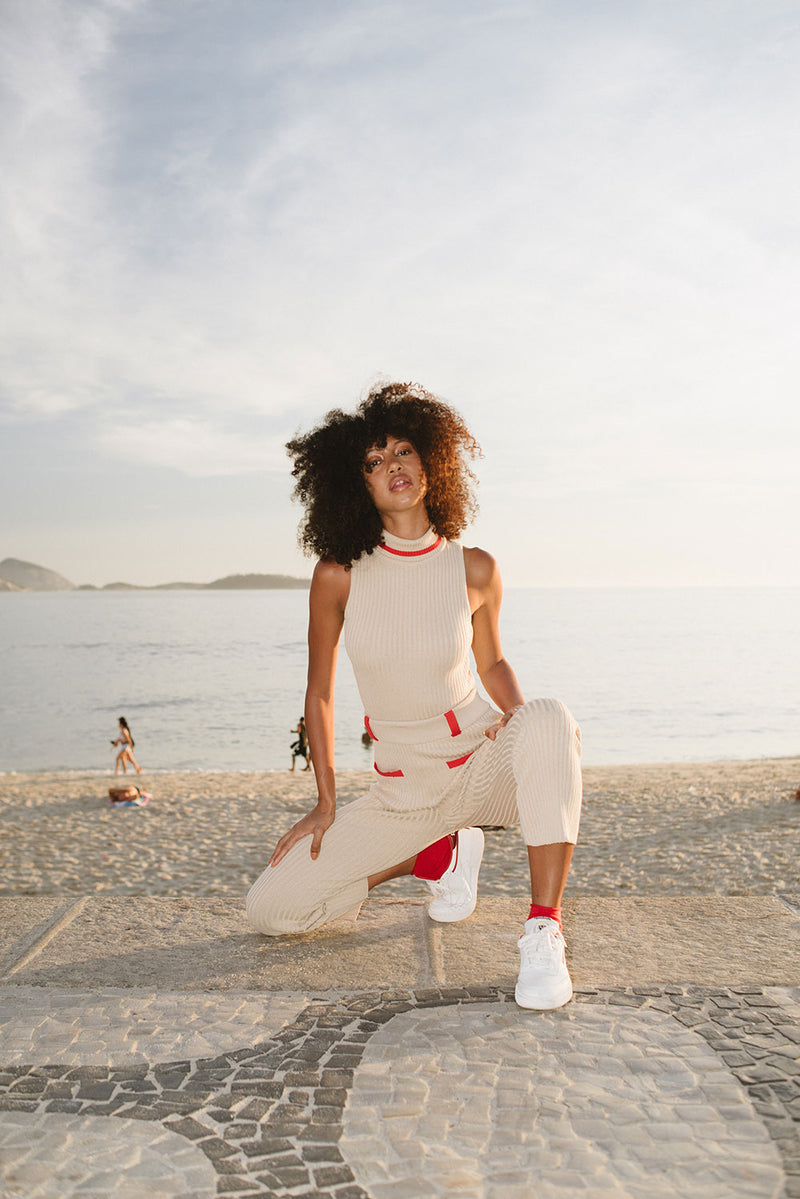 Calça Bolsos Tricot Bege por Angelica Bucci - COSMO