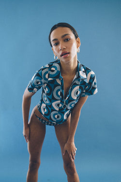 Camisa Polo Eclipse por Angelica Bucci - COSMO