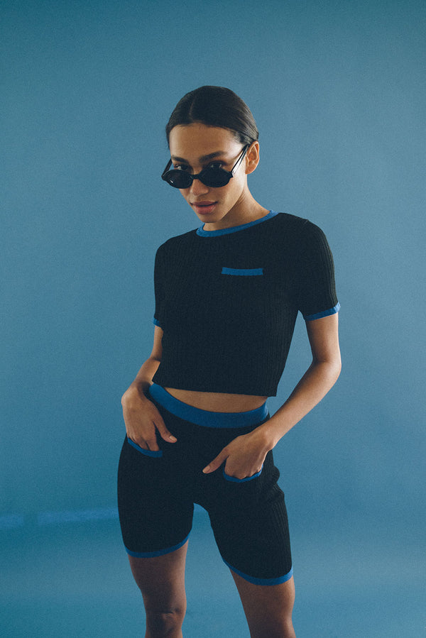 Camiseta Bolsos Tricot Preta por Angelica Bucci - COSMO