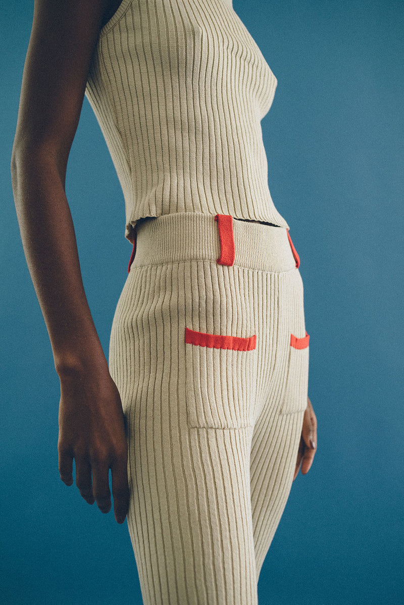 Calça Bolsos Tricot Bege por Angelica Bucci - COSMO