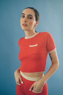 Camiseta Bolsos Tricot Vermelha por Angelica Bucci - COSMO