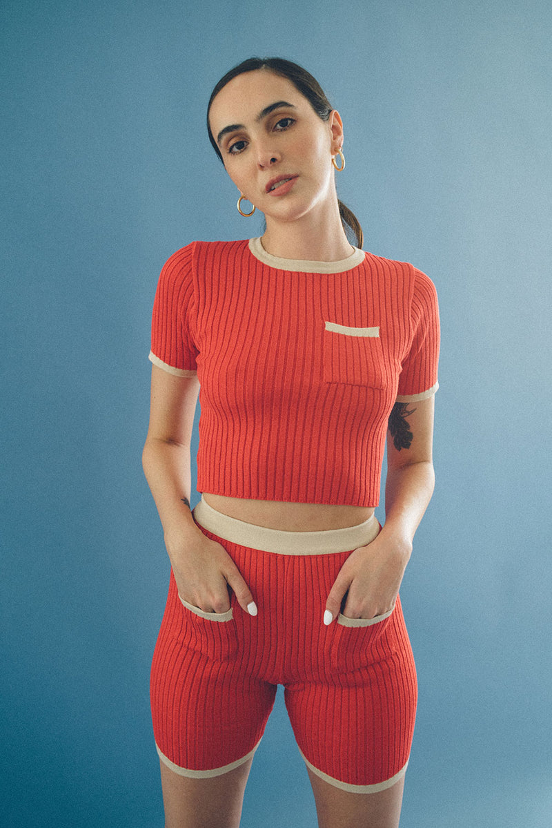 Camiseta Bolsos Tricot Vermelha por Angelica Bucci - COSMO